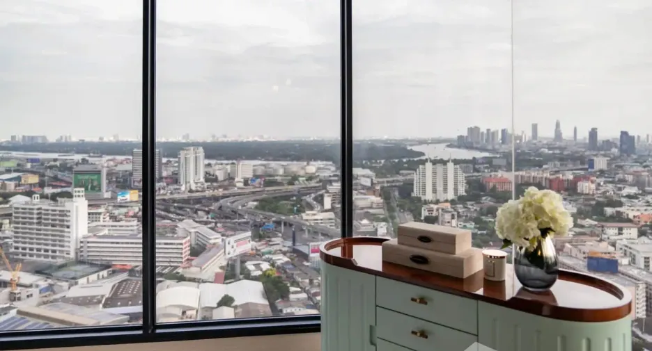 For sale 3 bedrooms condo in Khlong Toei, Bangkok