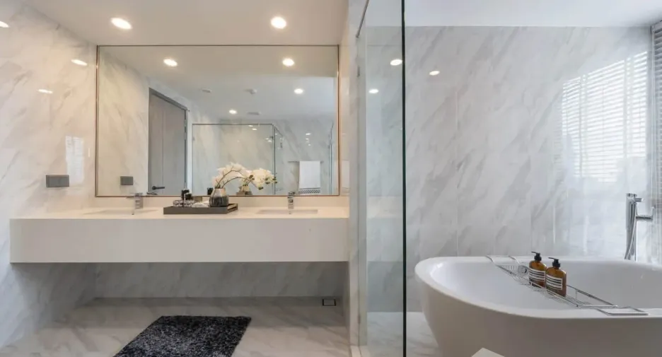 For sale 3 bedrooms condo in Khlong Toei, Bangkok