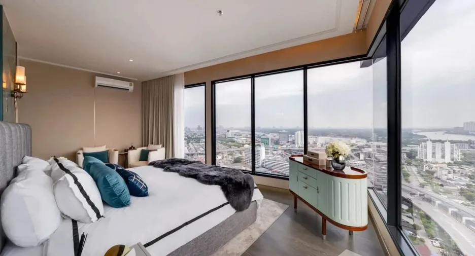 For sale 3 bedrooms condo in Khlong Toei, Bangkok