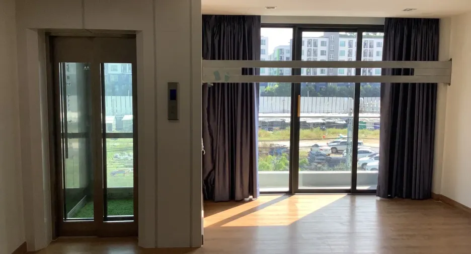 À vendre et à louer 4 chambres maison à Don Mueang, Bangkok
