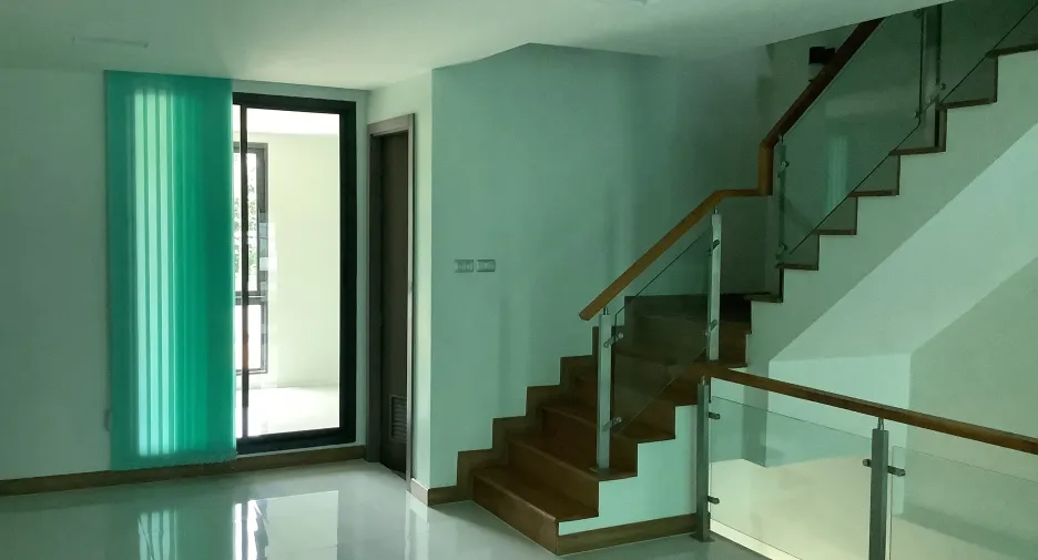 À vendre et à louer 4 chambres maison à Don Mueang, Bangkok