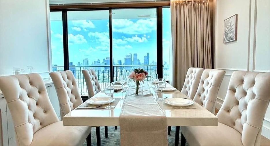 Condo en alquiler de 3 habitaciones en Khlong Toei, Bangkok