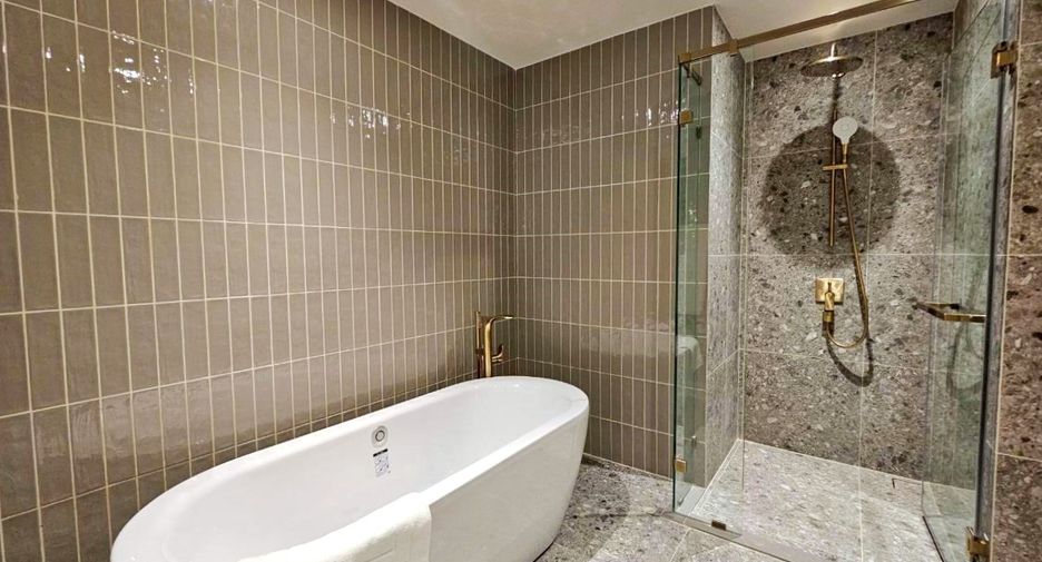 For rent 2 bedrooms condo in Khlong Toei, Bangkok