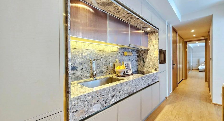 For rent 2 bedrooms condo in Khlong Toei, Bangkok