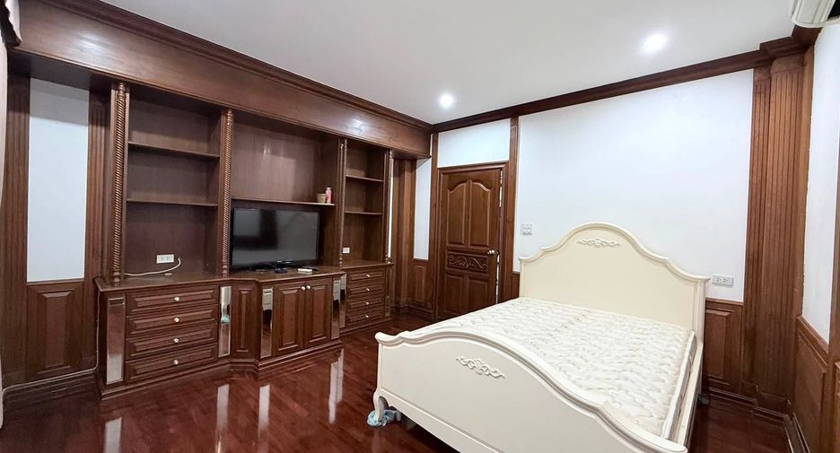 For rent 5 bedrooms house in Huai Khwang, Bangkok