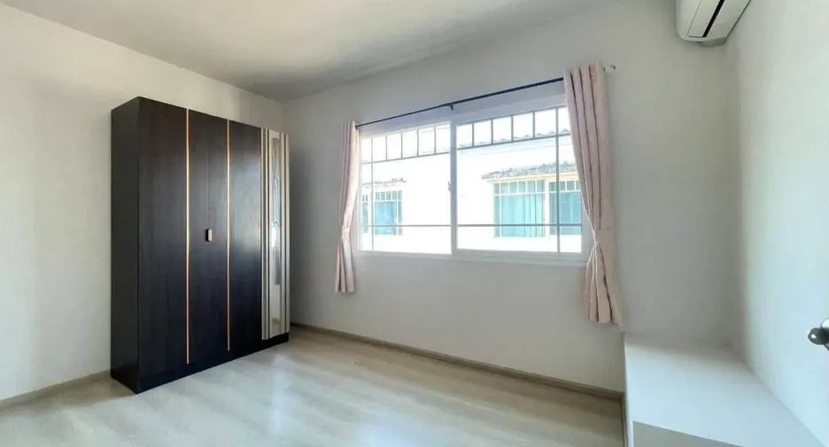 For rent 2 ベッドルーム townhouse in San Sai, Chiang Mai