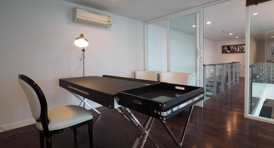 For rent 4 bedrooms condo in Watthana, Bangkok