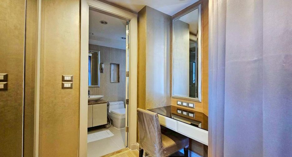 For rent 2 bedrooms condo in Khlong Toei, Bangkok