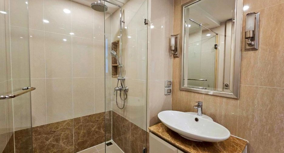 For rent 2 bedrooms condo in Khlong Toei, Bangkok