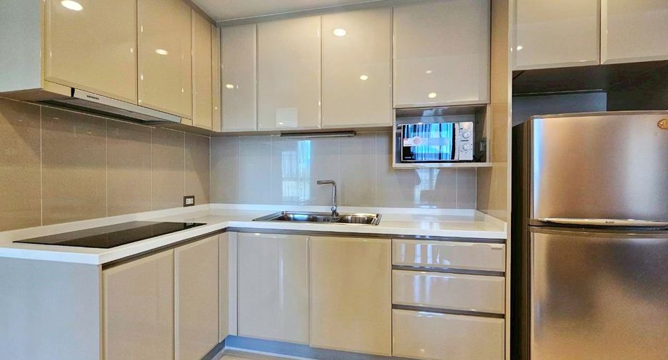 For rent 2 bedrooms condo in Khlong Toei, Bangkok