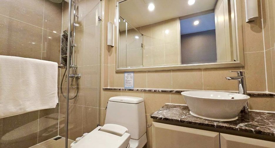For rent 2 bedrooms condo in Khlong Toei, Bangkok
