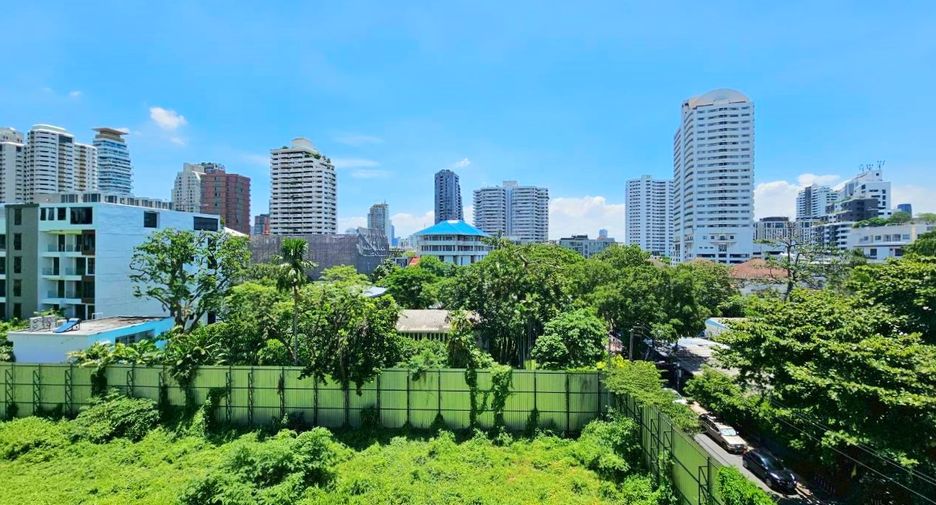 For rent 2 bedrooms condo in Khlong Toei, Bangkok