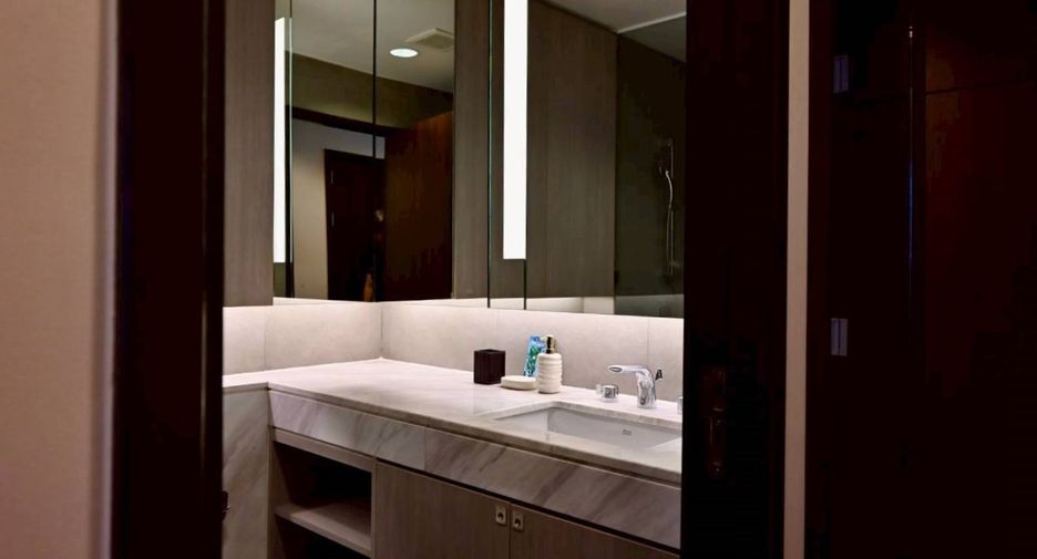 For rent 2 bedrooms condo in Khlong Toei, Bangkok