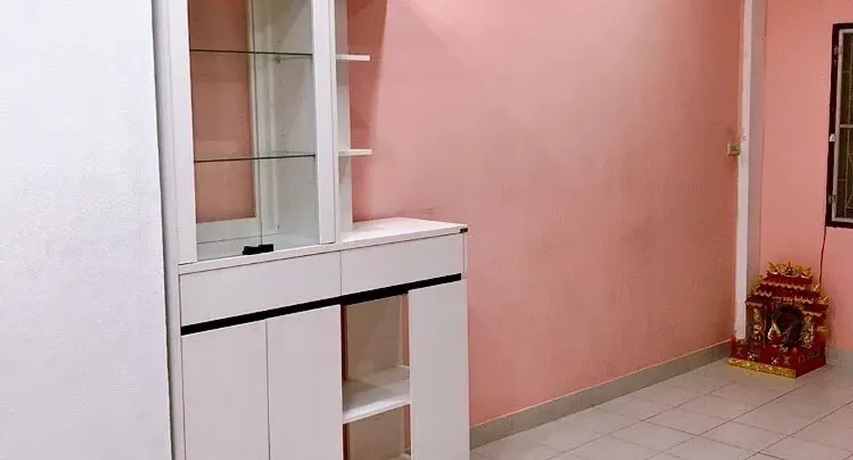 For rent 2 bedrooms townhouse in Mueang Nonthaburi, Nonthaburi