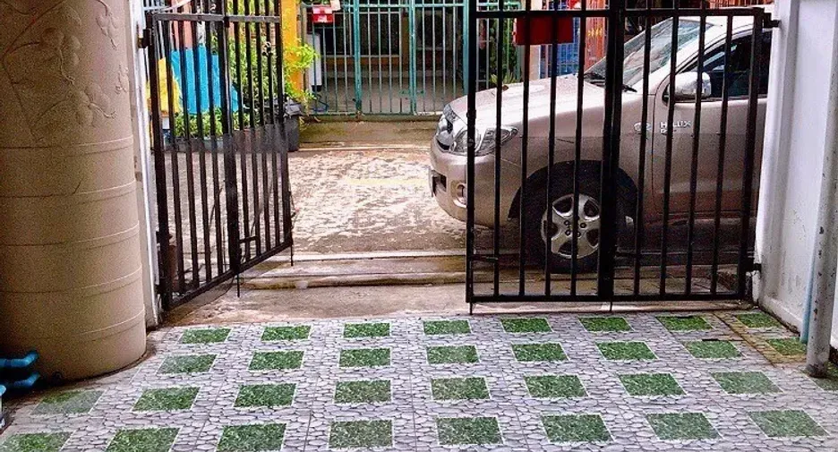 For rent 2 bedrooms townhouse in Mueang Nonthaburi, Nonthaburi