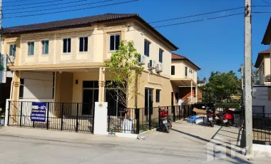 À vendre 2 chambres maison de ville à Saphan Sung, Bangkok
