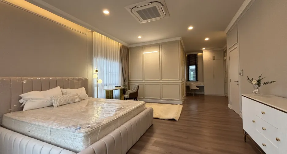 For sale 5 bedrooms house in Bang Phli, Samut Prakan