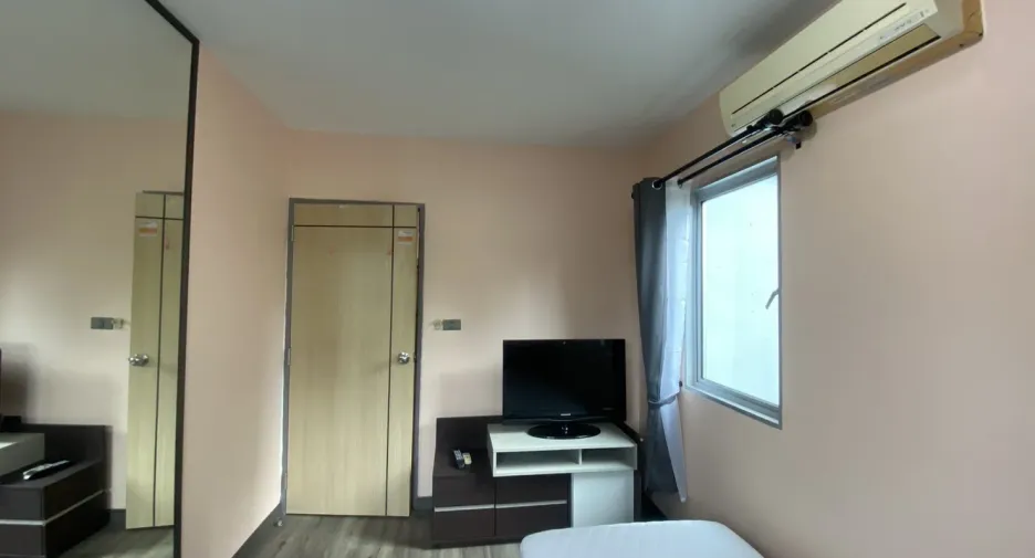 For sale そして for rent 2 ベッドルーム condo in Phra Khanong, Bangkok