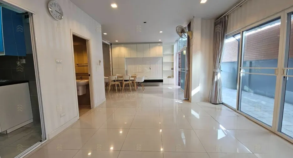 À louer 3 chambres maison à Don Mueang, Bangkok