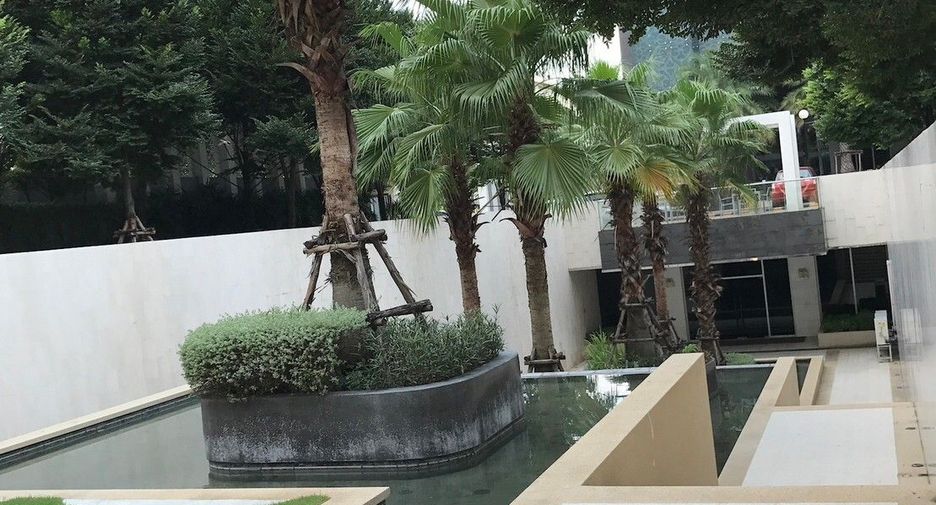 For sale 1 bed condo in Phra Khanong, Bangkok