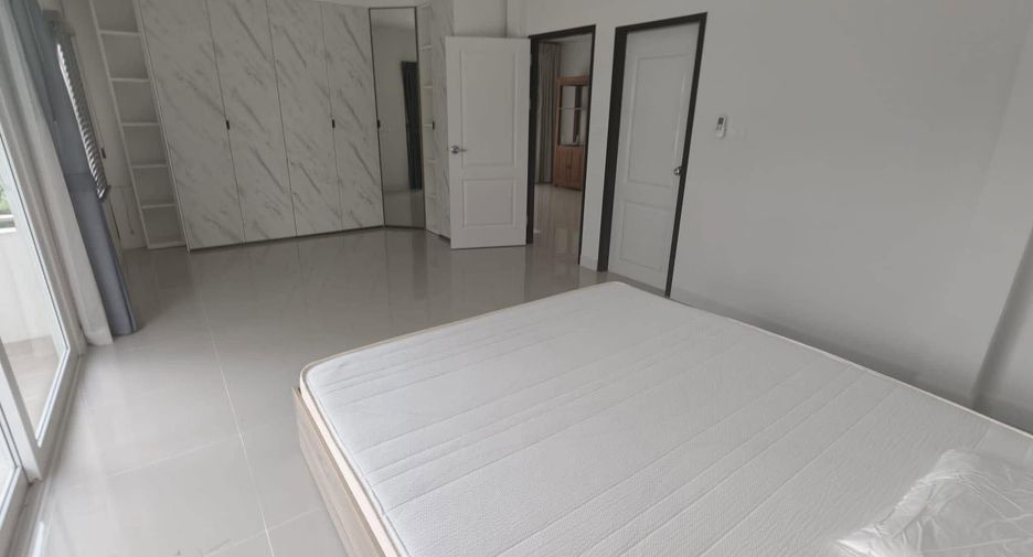 Haus zur Miete mit 4 Zimmer in Mueang Phuket, Phuket