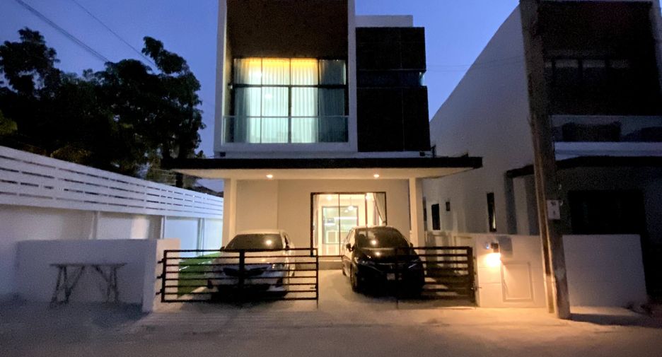Casa en venta y en alquiler de 4 habitaciones en Bang Khun Thian, Bangkok