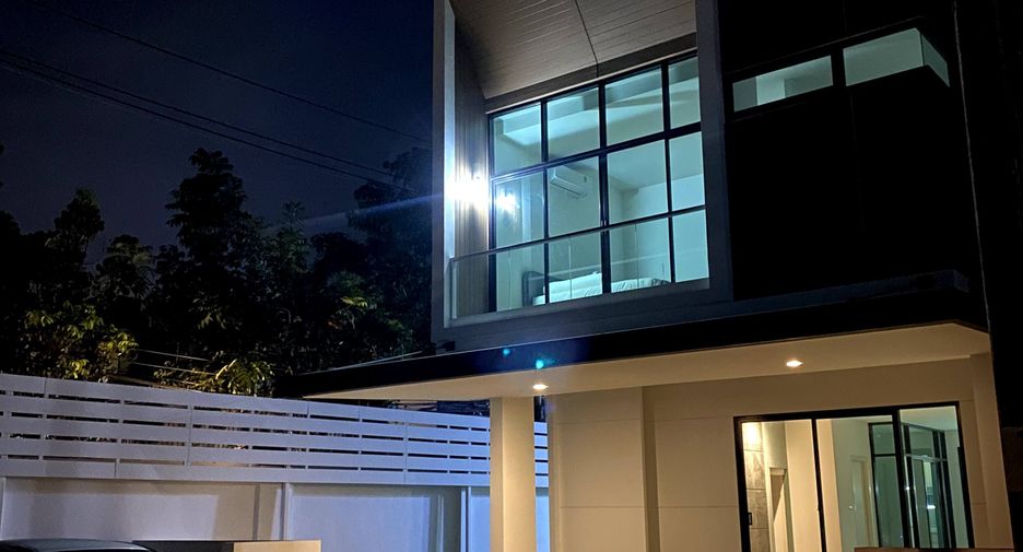 Casa en venta y en alquiler de 4 habitaciones en Bang Khun Thian, Bangkok