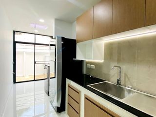 Casa en venta y en alquiler de 4 habitaciones en Bang Khun Thian, Bangkok