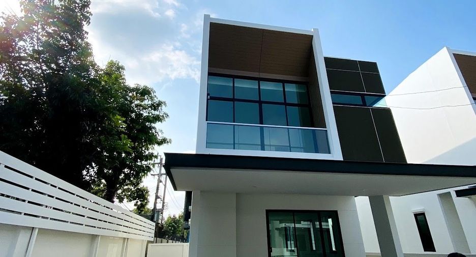 Casa en venta y en alquiler de 4 habitaciones en Bang Khun Thian, Bangkok