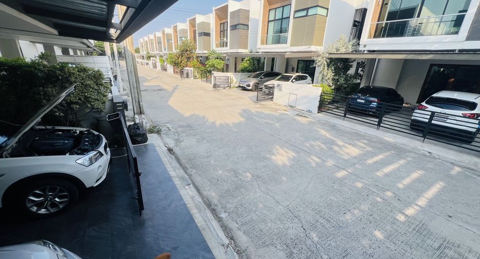 Casa en venta y en alquiler de 4 habitaciones en Bang Khun Thian, Bangkok