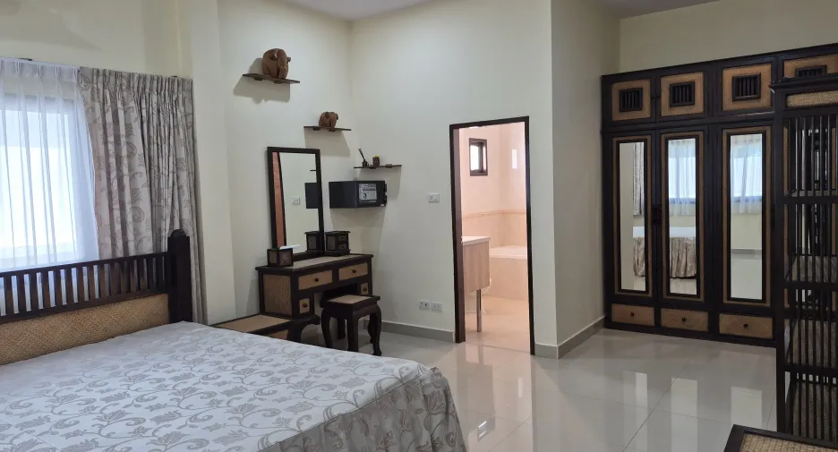 For sale 4 bedrooms house in Huay Yai, Pattaya