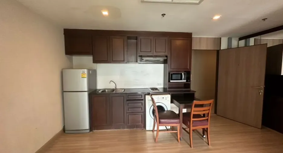 For rent studio condo in Khlong Toei, Bangkok