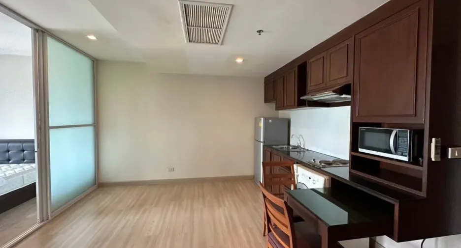 For rent studio condo in Khlong Toei, Bangkok