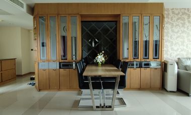 For rent 2 bedrooms condo in Huai Khwang, Bangkok
