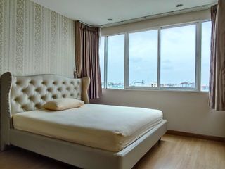 For rent 2 bedrooms condo in Huai Khwang, Bangkok