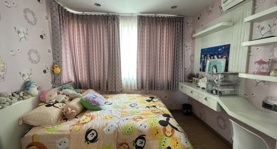 For rent 2 bedrooms condo in Huai Khwang, Bangkok