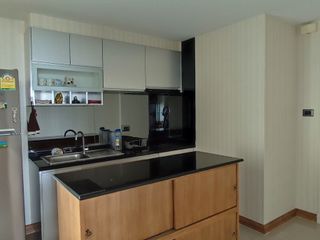 For rent 2 bedrooms condo in Huai Khwang, Bangkok