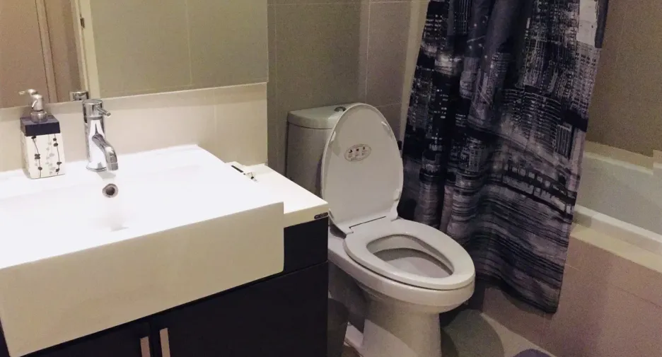 For sale 1 bed condo in Khlong Toei, Bangkok