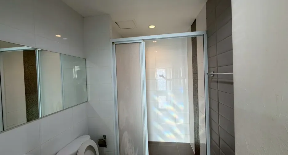 For sale 1 bed condo in Khlong Toei, Bangkok