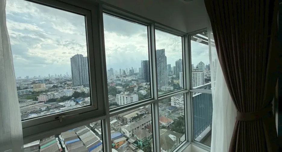 For sale 1 bed condo in Khlong Toei, Bangkok