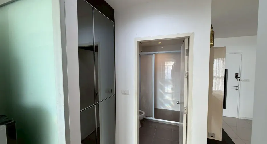 For sale 1 bed condo in Khlong Toei, Bangkok