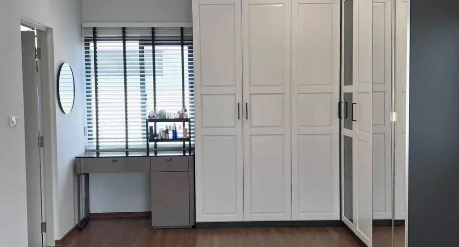 Haus zur Miete mit 4 Zimmer in Saphan Sung, Bangkok