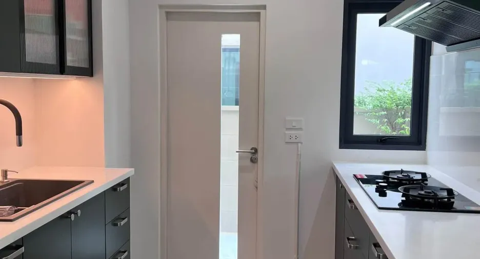Haus zur Miete mit 4 Zimmer in Saphan Sung, Bangkok