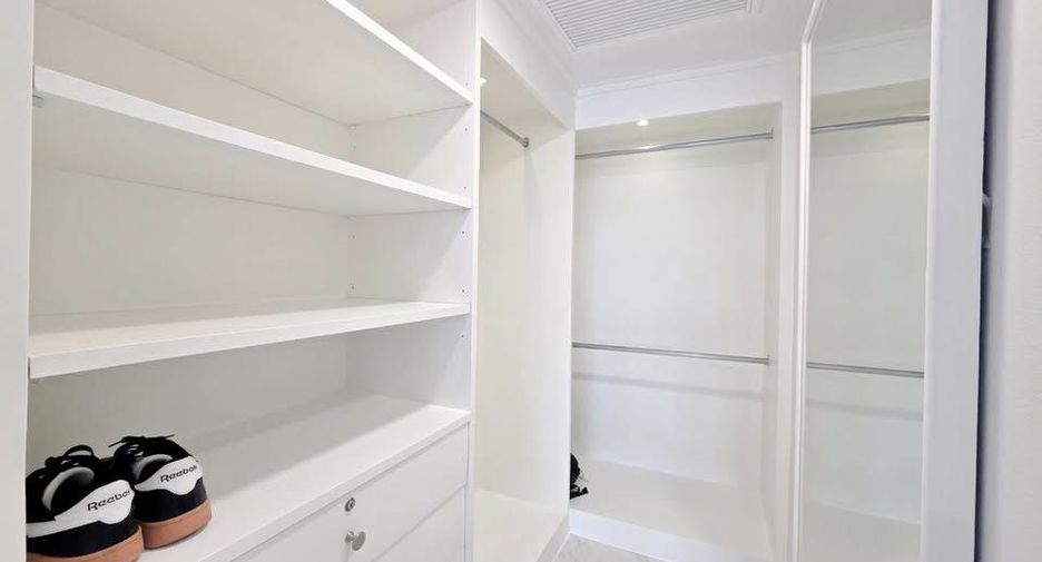 For sale 1 bed condo in Khlong Toei, Bangkok