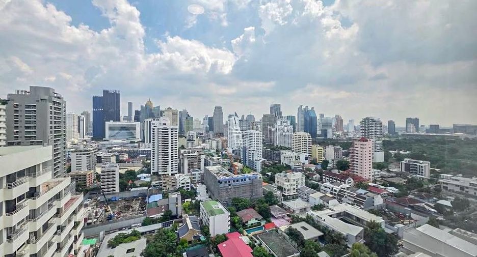 For sale 1 bed condo in Khlong Toei, Bangkok