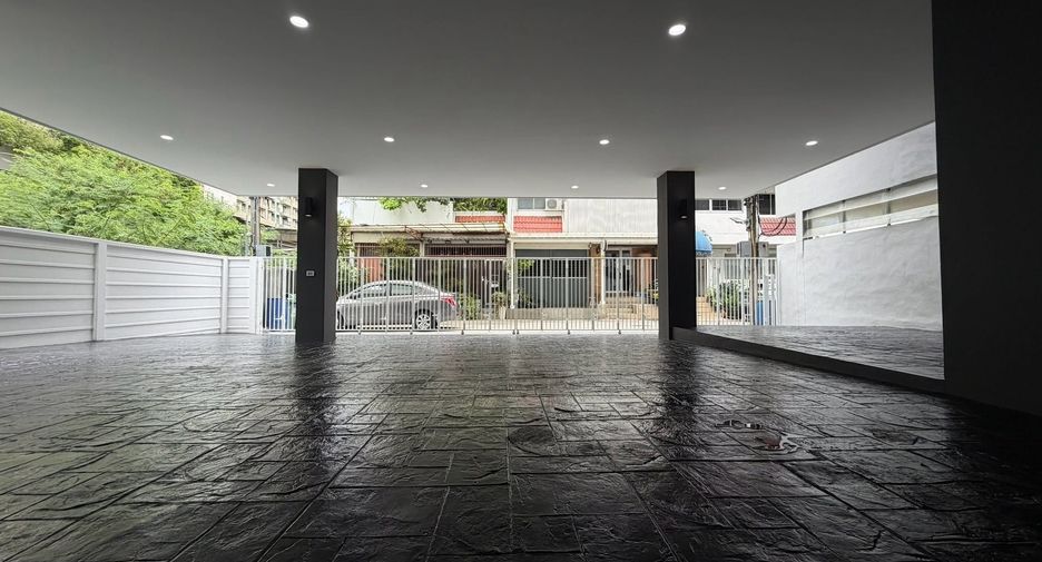 出售 和 出租 办公室 在 Huai Khwang, 曼谷