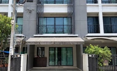 À vendre 3 chambres maison de ville à Chom Thong, Bangkok