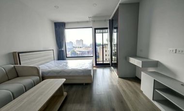 À louer studio condo à Huai Khwang, Bangkok