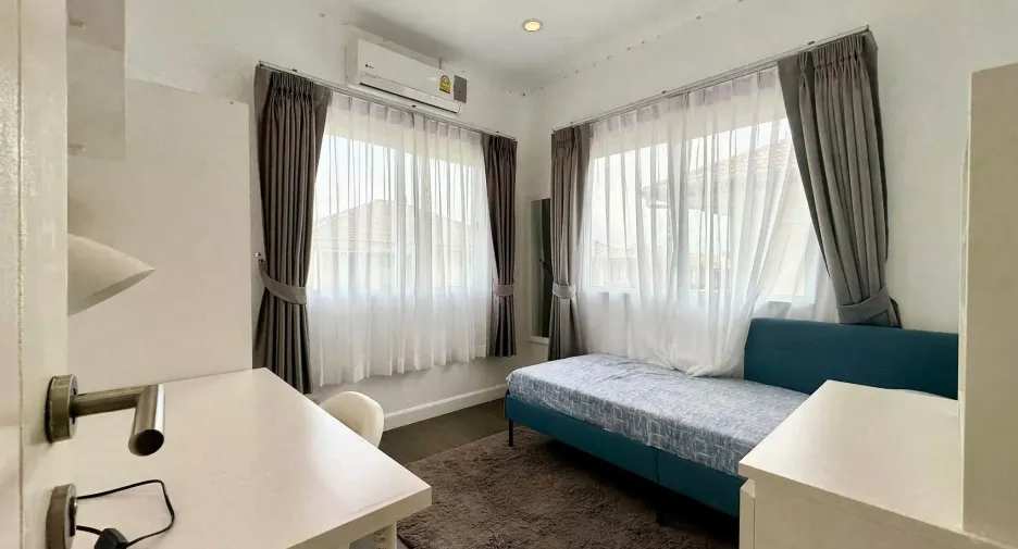 Haus zur Miete mit 5 Zimmer in Mueang Phuket, Phuket