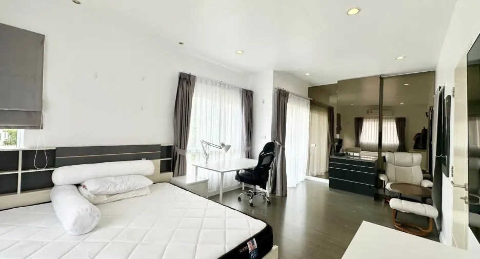Haus zur Miete mit 5 Zimmer in Mueang Phuket, Phuket